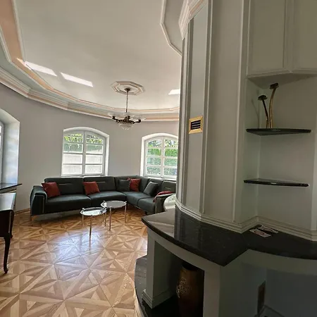 Elite House